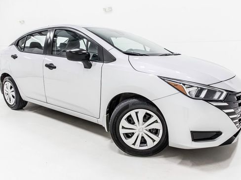 Used 2023 Nissan Versa S w/ Trunk Package image 8