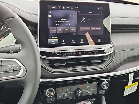 New 2026 Jeep Compass Latitude image 27