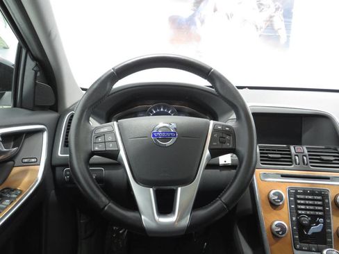 Used 2017 Volvo XC60 T5 Inscription w/ Preferred Option Package FWD image 15