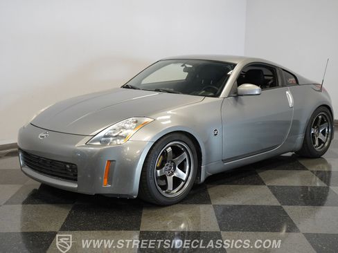 Used 2005 Nissan 350Z Coupe w/ (N93) Cargo Convenience Pkg image 6
