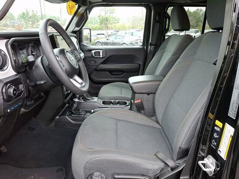 Used 2025 Jeep Wrangler Unlimited Sahara w/ Safety Group image 15