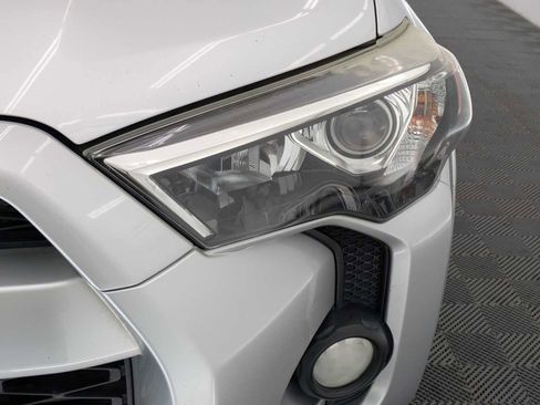 Used 2015 Toyota 4Runner SR5 AWD/4WD image 10