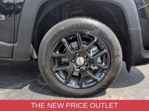 Used 2023 Jeep Renegade Latitude w/ Premium Group AWD/4WD image 9