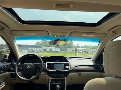 Used 2017 Honda Accord EX image 18