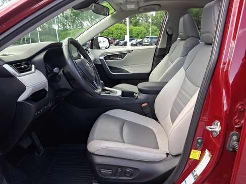 Used 2022 Toyota RAV4 XLE Premium AWD/4WD image 13