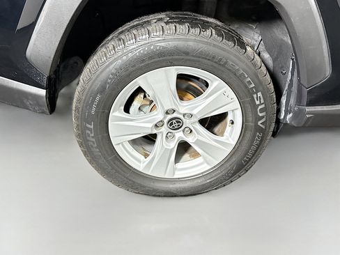 Used 2021 Toyota RAV4 XLE FWD image 33