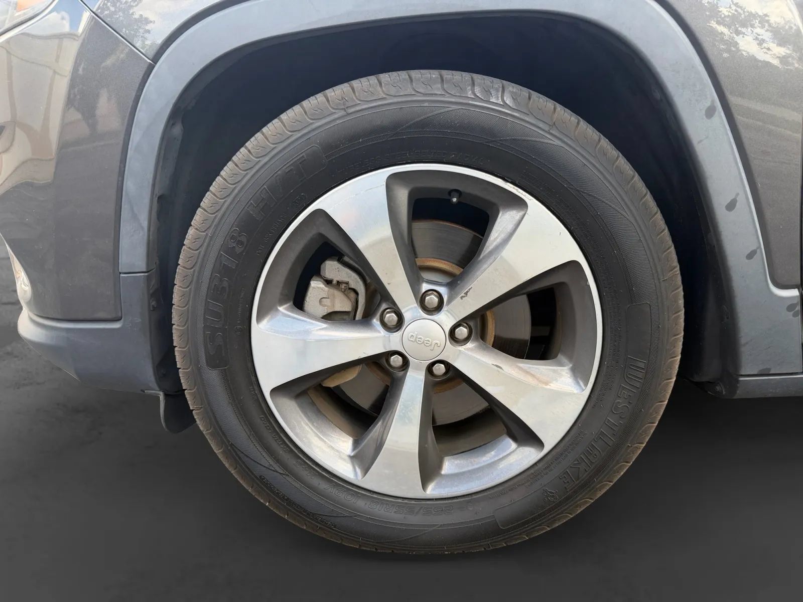 Used 2019 Jeep Cherokee Limited FWD image 9