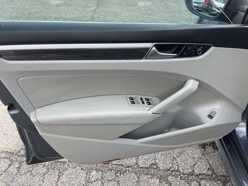 Used 2016 Volkswagen Passat 1.8T SE FWD image 21