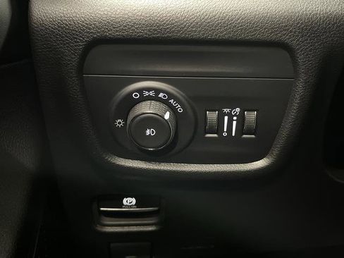 Used 2024 Jeep Grand Cherokee Limited image 25