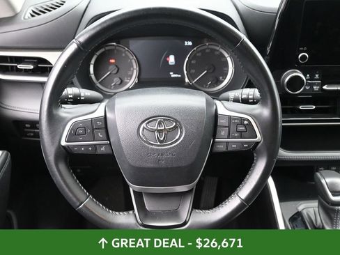 Used 2023 Toyota Highlander LE image 24