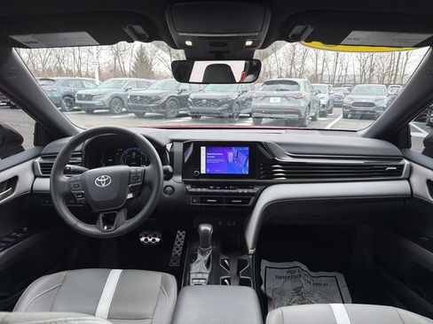 Used 2025 Toyota Camry SE w/ Convenience Package image 11