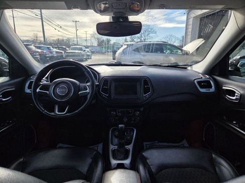 Used 2018 Jeep Compass Latitude w/ Popular Equipment Group AWD/4WD image 15