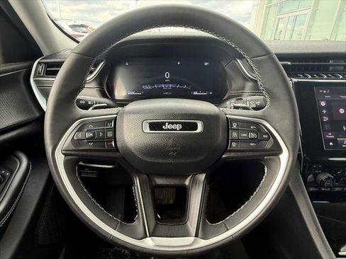 Certified 2023 Jeep Grand Cherokee Laredo w/ Luxury Tech Group I image 18