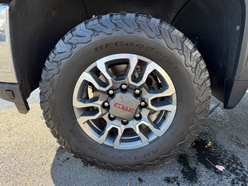 Used 2022 GMC Sierra 2500 SLE w/ SLE Value Package; image 33