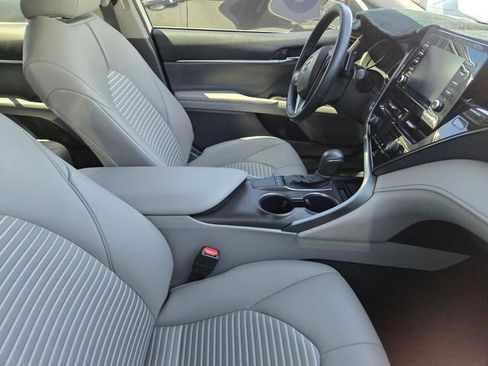 Used 2022 Toyota Camry SE w/ Convenience Package FWD image 3