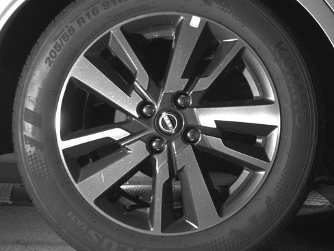 Used 2025 Nissan Versa SV FWD image 18