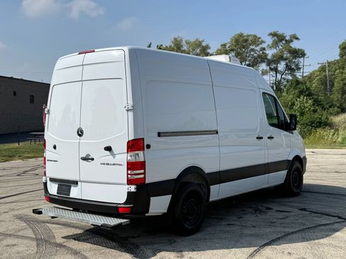 Used 2015 Freightliner Sprinter 2500 w/ Additional Battery Package RWD image 4