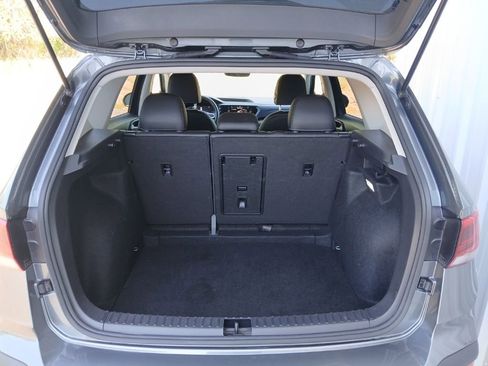 Used 2024 Volkswagen Taos SE image 40