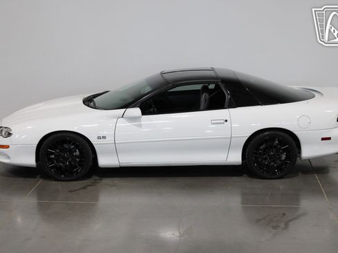 Used 1998 Chevrolet Camaro Z28 w/ SS Performance/Appearance Pkg image 15