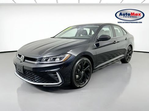 Used 2025 Volkswagen Jetta SE w/ Black Wheel Package image 5