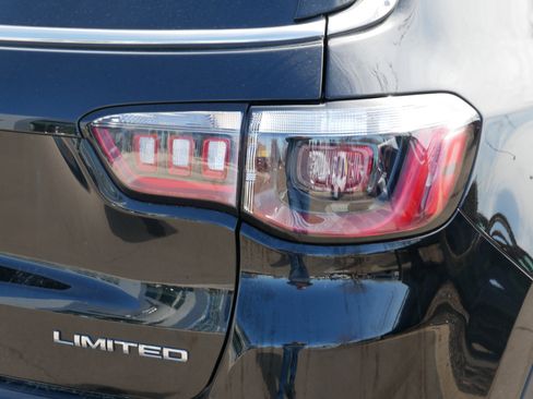 Used 2022 Jeep Compass Limited image 17