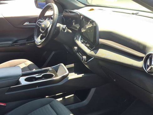 Used 2025 Chevrolet Equinox LT FWD image 32