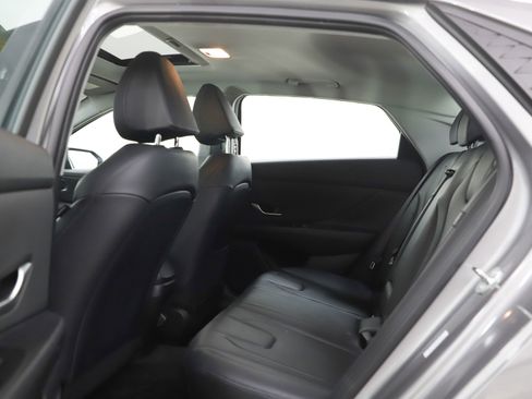 Used 2024 Hyundai Elantra Limited image 16