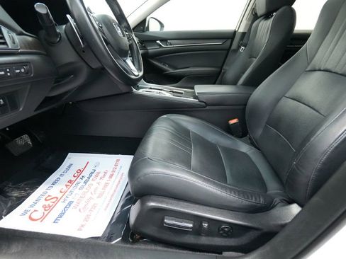 Used 2018 Honda Accord Touring image 13