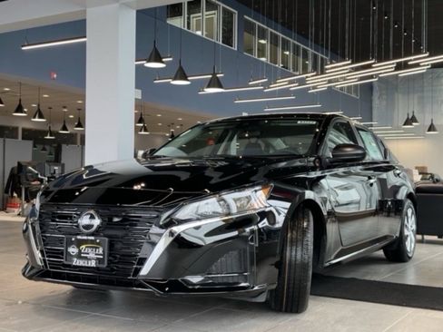 Certified 2025 Nissan Altima 2.5 S image 3