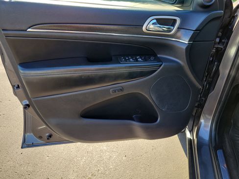 Used 2015 Jeep Grand Cherokee Limited image 19
