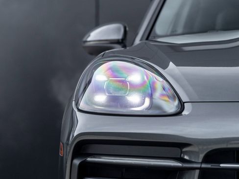 Used 2023 Porsche Cayenne image 16