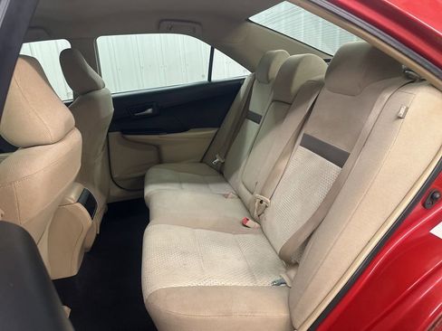 Used 2014 Toyota Camry LE image 19