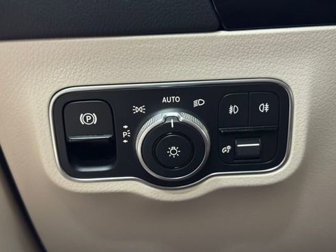 Certified 2025 Mercedes-Benz GLA 250 image 40