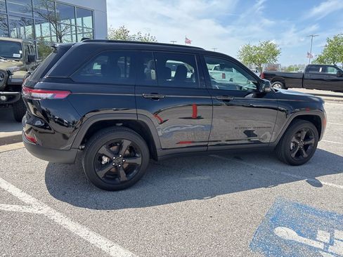 New 2025 Jeep Grand Cherokee Altitude AWD/4WD image 29