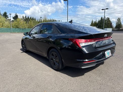 Used 2022 Hyundai Elantra Blue FWD image 5