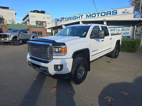 Used 2015 GMC Sierra 3500 Denali image 1