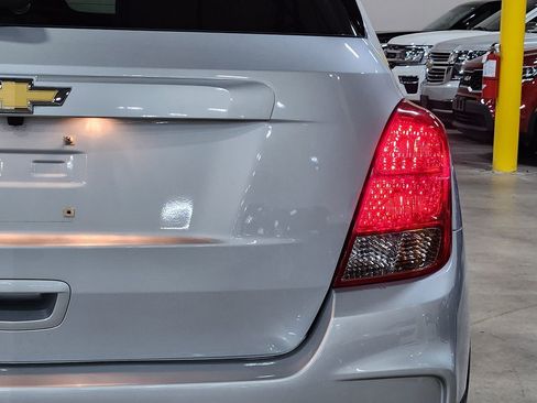 Used 2022 Chevrolet Trax LS w/ Tint and Cruise Package image 22