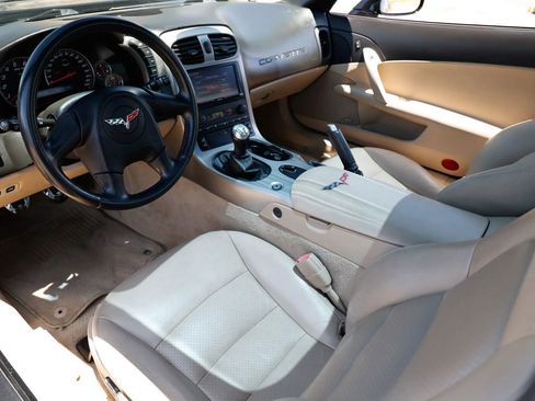 Used 2005 Chevrolet Corvette Coupe w/ Preferred Equipment Group RWD image 17