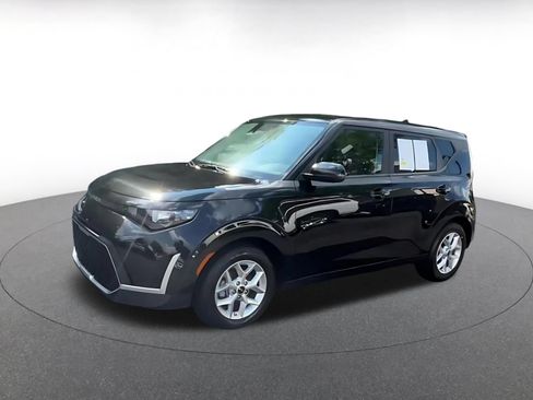 Used 2025 Kia Soul LX w/ LX Technology Package FWD image 8