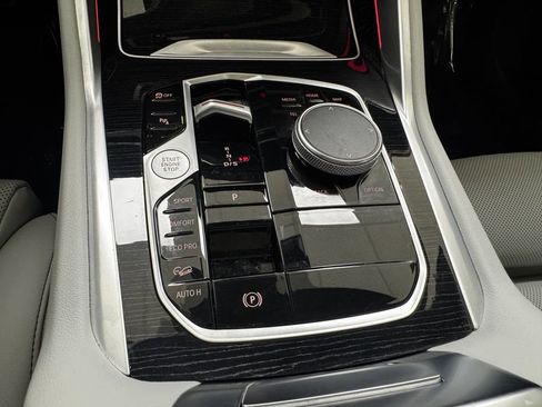 Used 2024 BMW X6 xDrive40i w/ Premium Package image 22