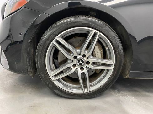 Used 2018 Mercedes-Benz E 300 4MATIC w/ Premium 2 Package image 18