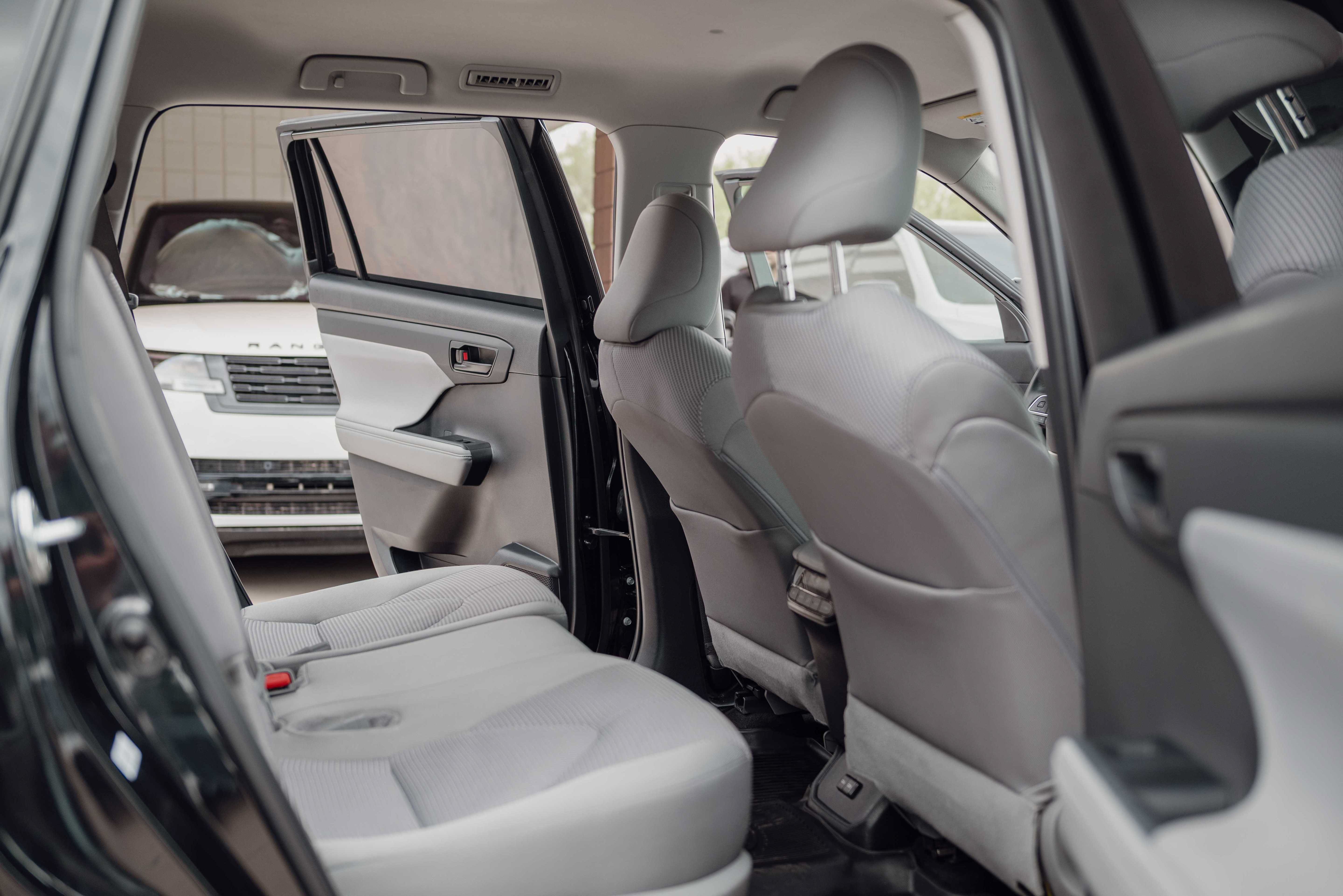Used 2024 Toyota Highlander LE FWD image 15