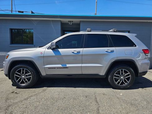 Used 2017 Jeep Grand Cherokee Trailhawk w/ Trailhawk Luxury Group AWD/4WD image 2