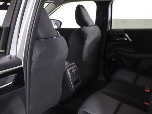 New 2026 Mitsubishi Outlander ES image 28