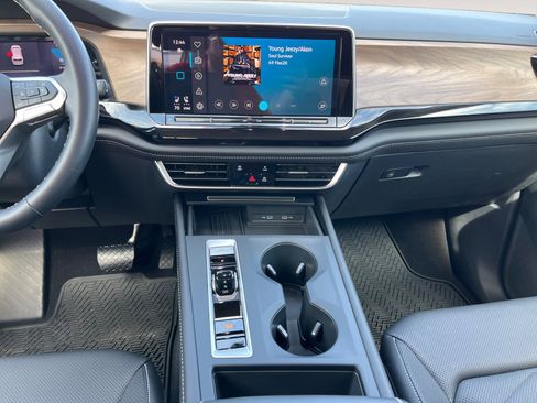 Certified 2025 Volkswagen Atlas SE image 11