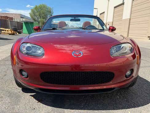 Used 2006 MAZDA MX-5 Miata Grand Touring w/ Premium Pkg RWD image 3
