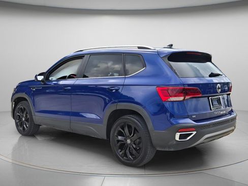 Certified 2023 Volkswagen Taos SE w/ Black Wheel Package FWD image 4