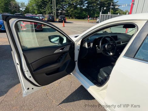 Used 2018 MAZDA MAZDA3 Touring FWD image 9