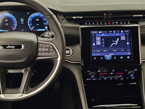 New 2025 Jeep Grand Cherokee L Laredo w/ Luxury Tech Group I AWD/4WD image 21