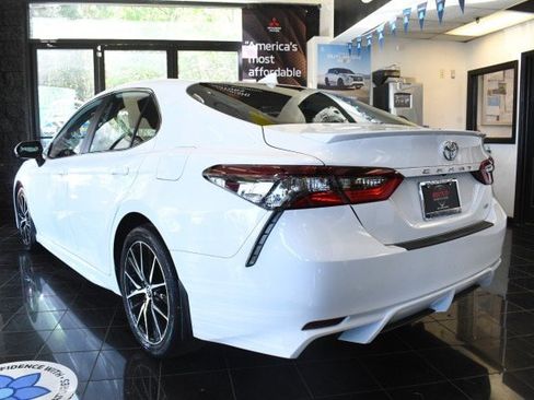 Used 2023 Toyota Camry SE w/ Cold Weather Package FWD image 7